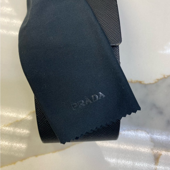 **BARELY USED** Prada Sunglasses with case, box, & cleaning cloth - Picture 4 of 16
